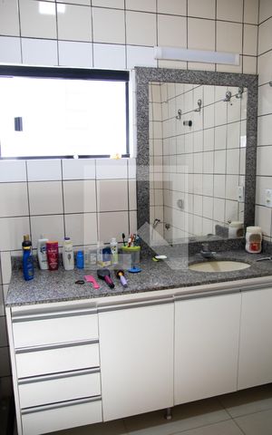 Casa à venda com 250m², 4 quartos e 2 vagas Casa à venda com 250m², 4 quartos e 2 vagasBanheiro da Suíte 4