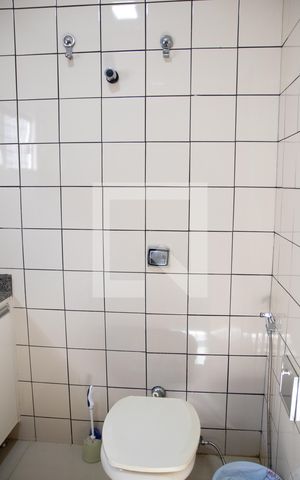 Casa à venda com 250m², 4 quartos e 2 vagas Casa à venda com 250m², 4 quartos e 2 vagasBanheiro da Suíte 4