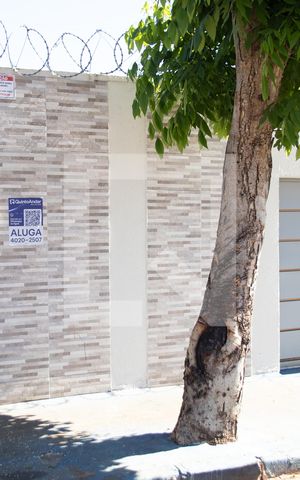 Casa à venda com 250m², 4 quartos e 2 vagas Casa à venda com 250m², 4 quartos e 2 vagasFachada