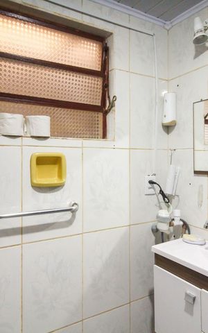 Casa à venda com 130m², 3 quartos e 2 vagas Casa à venda com 130m², 3 quartos e 2 vagasBanheiro 1