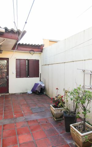Casa à venda com 130m², 3 quartos e 2 vagas Casa à venda com 130m², 3 quartos e 2 vagasÁrea externa