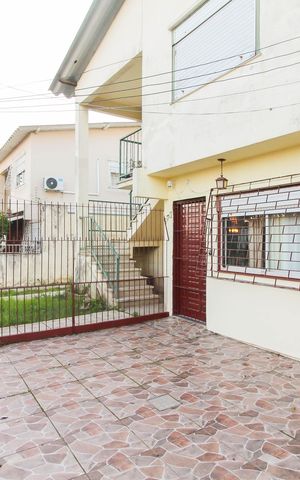 Casa à venda com 130m², 3 quartos e 2 vagas Casa à venda com 130m², 3 quartos e 2 vagasÁrea externa
