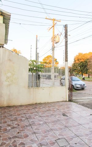 Casa à venda com 130m², 3 quartos e 2 vagas Casa à venda com 130m², 3 quartos e 2 vagasÁrea externa