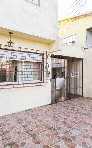 Casa à venda com 130m², 3 quartos e 2 vagas Casa à venda com 130m², 3 quartos e 2 vagasÁrea externa