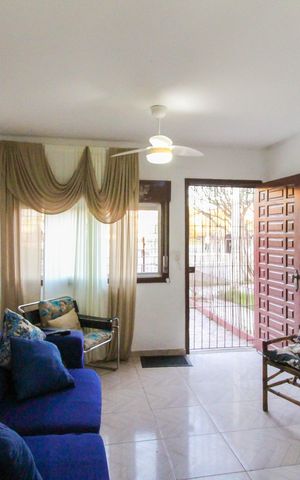 Casa à venda com 130m², 3 quartos e 2 vagas Casa à venda com 130m², 3 quartos e 2 vagasSala