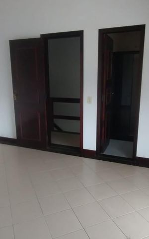 Casa para alugar com 160m², 3 quartos e 3 vagas Casa para alugar com 160m², 3 quartos e 3 vagasSuíte