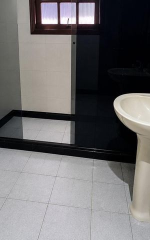 Casa para alugar com 160m², 3 quartos e 3 vagas Casa para alugar com 160m², 3 quartos e 3 vagasBanheiro social