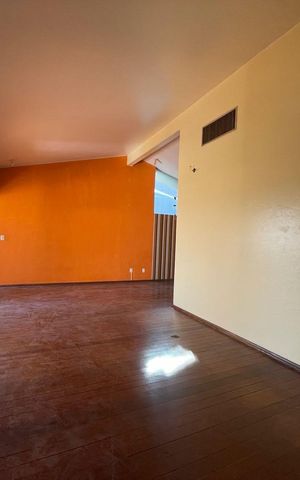Casa para alugar com 600m², 4 quartos e 3 vagas Casa para alugar com 600m², 4 quartos e 3 vagasSala