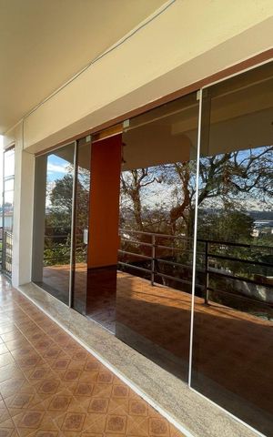 Casa para alugar com 600m², 4 quartos e 3 vagas Casa para alugar com 600m², 4 quartos e 3 vagasVaranda da sala