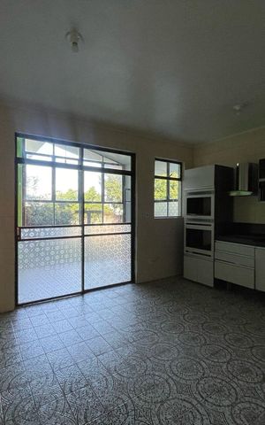 Casa para alugar com 600m², 4 quartos e 3 vagas Casa para alugar com 600m², 4 quartos e 3 vagasCozinha