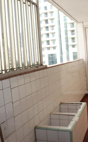 Apartamento à venda com 220m², 3 quartos e 1 vagaÁrea de serviço