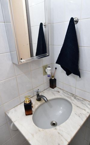 Apartamento à venda com 66m², 2 quartos e 2 vagasBanheiro social