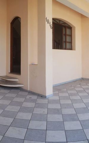 Casa à venda com 280m², 3 quartos e 2 vagas Casa à venda com 280m², 3 quartos e 2 vagasÁrea externa