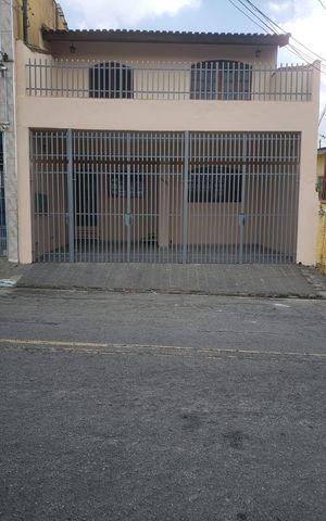 Casa à venda com 280m², 3 quartos e 2 vagas Casa à venda com 280m², 3 quartos e 2 vagasFachada