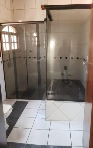 Casa à venda com 280m², 3 quartos e 2 vagas Casa à venda com 280m², 3 quartos e 2 vagasBanheiro