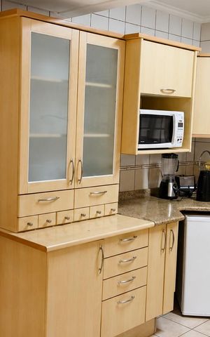 Casa para alugar com 320m², 4 quartos e 2 vagas Casa para alugar com 320m², 4 quartos e 2 vagasCozinha