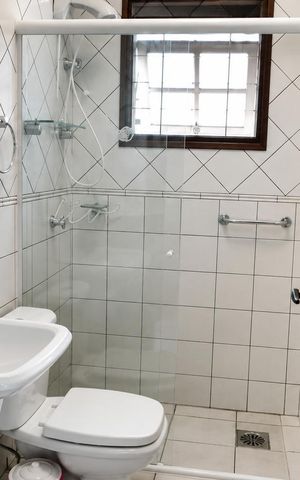 Casa para alugar com 320m², 4 quartos e 2 vagas Casa para alugar com 320m², 4 quartos e 2 vagasBanheiro 1