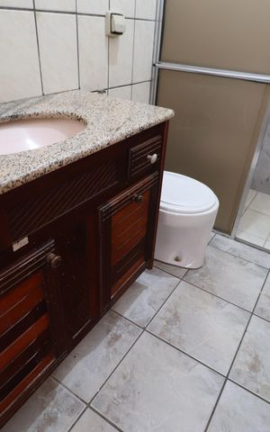 Casa para alugar com 80m², 3 quartos e 3 vagasBanheiro Social