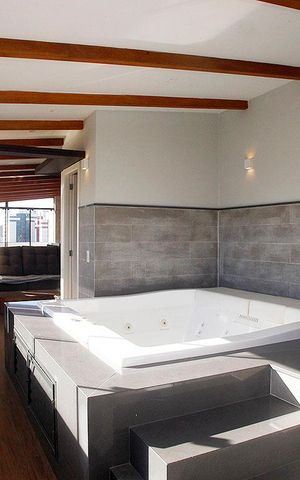 Apartamento à venda com 289m², 3 quartos e 2 vagasJacuzzi