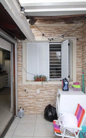Casa de condomínio à venda com 102m², 2 quartos e 1 vagaÁrea de Serviço