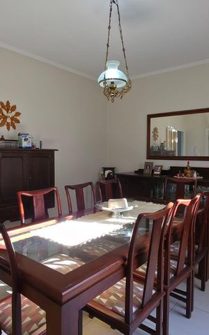 Casa à venda com 173m², 3 quartos e 2 vagas Casa à venda com 173m², 3 quartos e 2 vagasSala