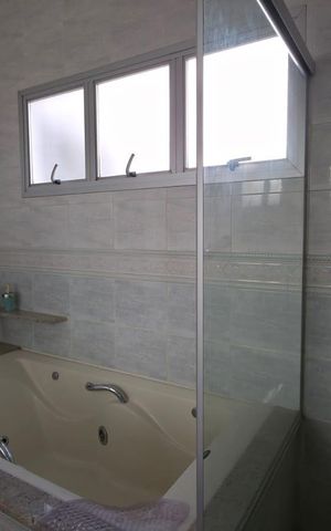 Casa à venda com 173m², 3 quartos e 2 vagas Casa à venda com 173m², 3 quartos e 2 vagasBanheiro