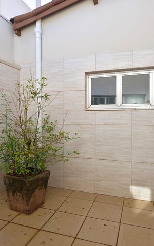 Casa à venda com 173m², 3 quartos e 2 vagas Casa à venda com 173m², 3 quartos e 2 vagasÁrea externa