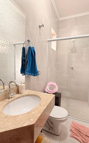 Casa para alugar com 330m², 3 quartos e 6 vagasBanheiro Social