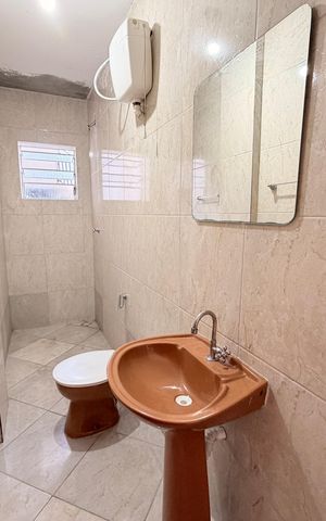 Casa para alugar com 330m², 3 quartos e 6 vagasBanheiro externo