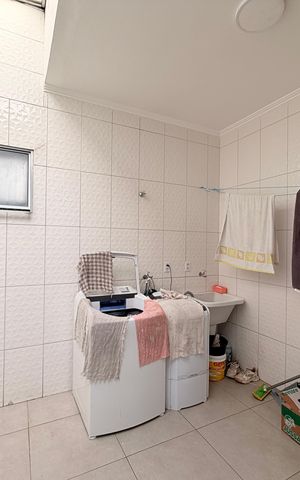 Casa para alugar com 330m², 3 quartos e 6 vagasÁrea de Serviço