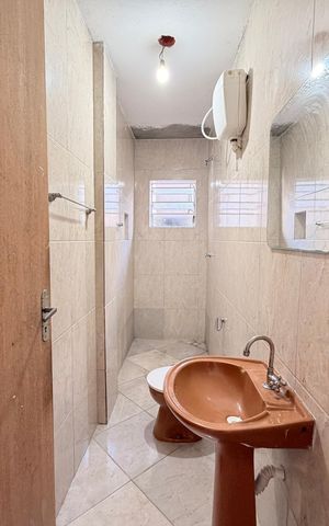 Casa para alugar com 330m², 3 quartos e 6 vagasBanheiro externo