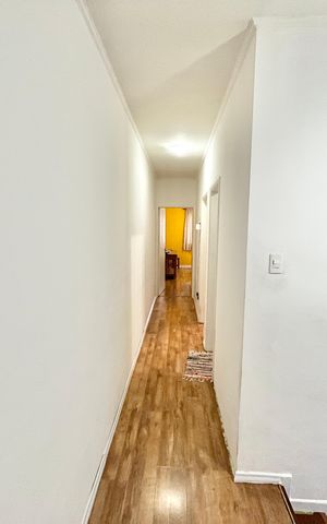 Casa à venda com 189m², 4 quartos e 4 vagas Casa à venda com 189m², 4 quartos e 4 vagasCorredor