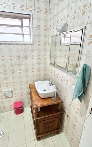 Casa à venda com 189m², 4 quartos e 4 vagas Casa à venda com 189m², 4 quartos e 4 vagasBanheiro
