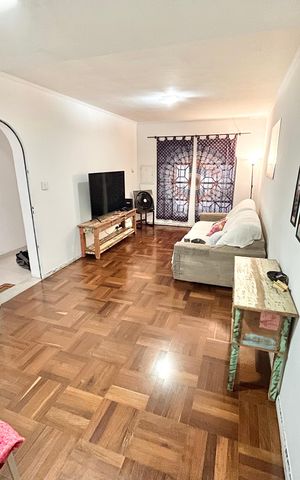 Casa à venda com 189m², 4 quartos e 4 vagas Casa à venda com 189m², 4 quartos e 4 vagasSala