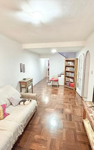 Casa à venda com 189m², 4 quartos e 4 vagas Casa à venda com 189m², 4 quartos e 4 vagasSala