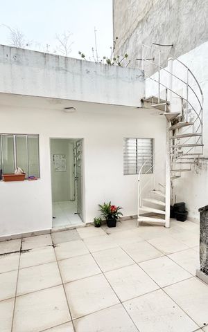 Casa à venda com 189m², 4 quartos e 4 vagas Casa à venda com 189m², 4 quartos e 4 vagasQuintal