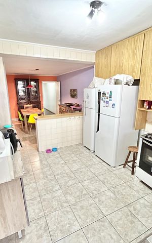 Casa à venda com 189m², 4 quartos e 4 vagas Casa à venda com 189m², 4 quartos e 4 vagasCozinha