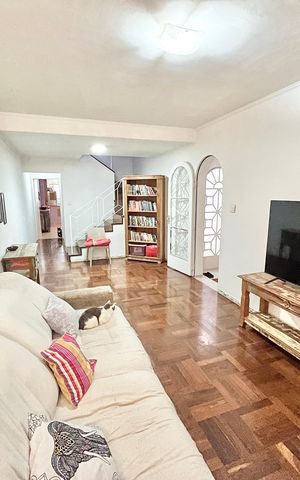 Casa à venda com 189m², 4 quartos e 4 vagas Casa à venda com 189m², 4 quartos e 4 vagasSala