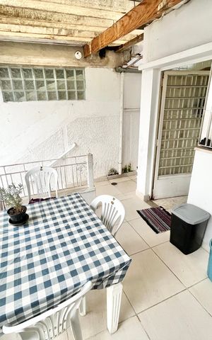 Casa à venda com 189m², 4 quartos e 4 vagas Casa à venda com 189m², 4 quartos e 4 vagasVaranda
