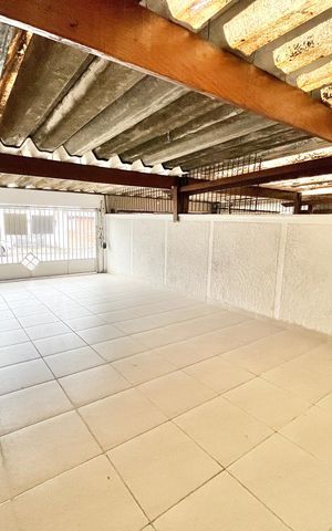 Casa à venda com 189m², 4 quartos e 4 vagas Casa à venda com 189m², 4 quartos e 4 vagasGaragem