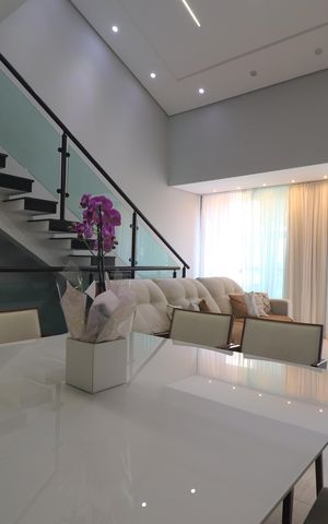 Casa de condomínio para alugar com 250m², 3 quartos e 4 vagasSala