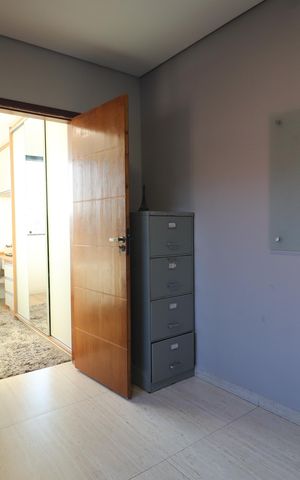 Casa de condomínio para alugar com 250m², 3 quartos e 4 vagasEscritório