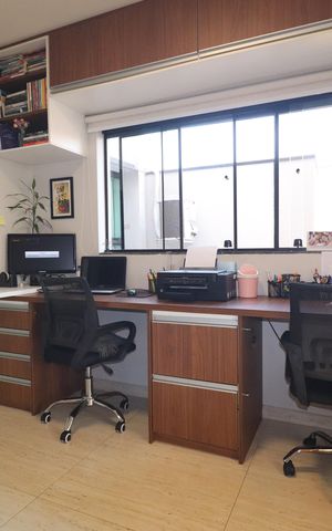 Casa de condomínio para alugar com 250m², 3 quartos e 4 vagasEscritório