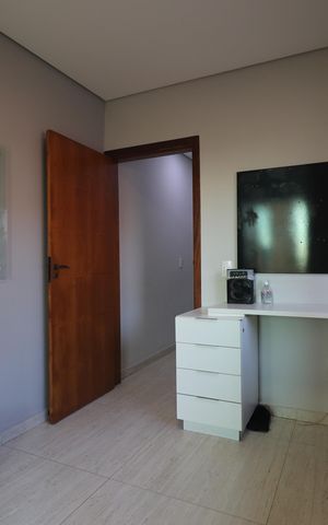 Casa de condomínio para alugar com 250m², 3 quartos e 4 vagasEscritório