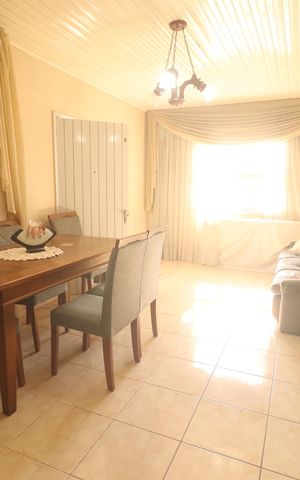 Casa à venda com 141m², 3 quartos e 2 vagasSala 2