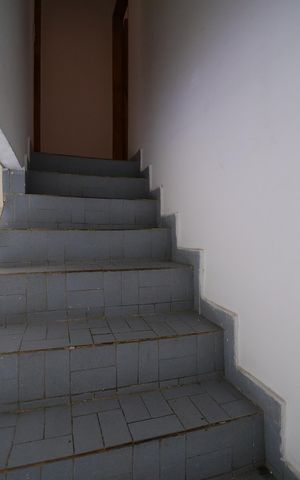 Casa para alugar com 80m², 2 quartos e 1 vagaEscada