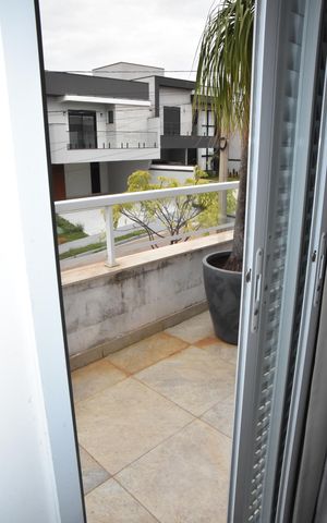 Casa de condomínio à venda com 250m², 4 quartos e 4 vagasSuite 1 - varanda