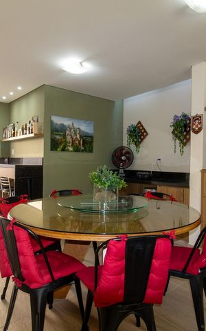 Casa de condomínio à venda com 300m², 4 quartos e 7 vagasÁrea gourmet