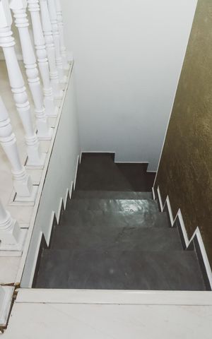 Casa à venda com 232m², 3 quartos e 4 vagas Casa à venda com 232m², 3 quartos e 4 vagasEscada Area de Serviço e Garagem