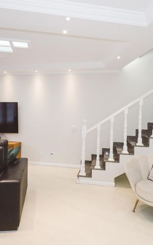 Casa à venda com 232m², 3 quartos e 4 vagas Casa à venda com 232m², 3 quartos e 4 vagasSala
